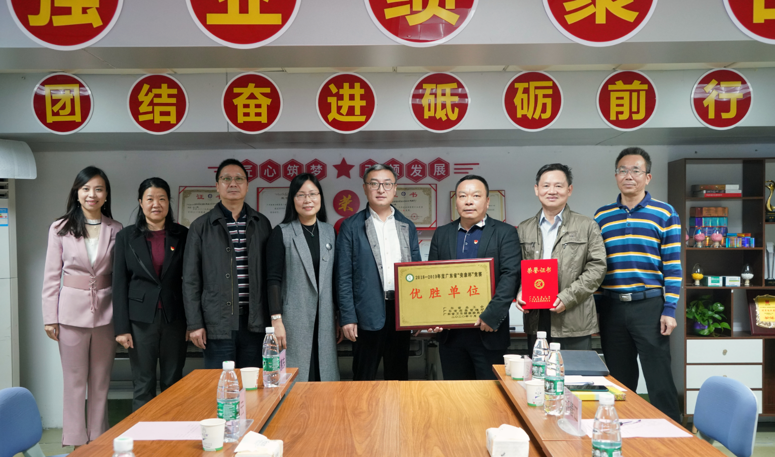 新宝GG荣获省”安康杯“较量优胜单元 昭通市总工会辅导莅临授牌