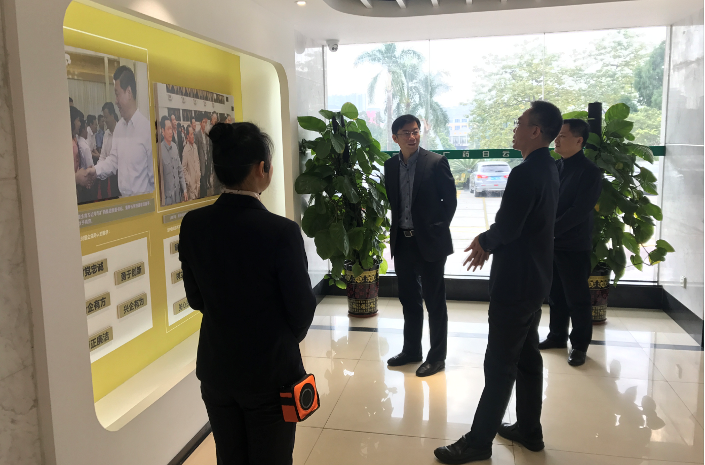 广药集团总管帐师唐和平一行到新宝GG走访调研